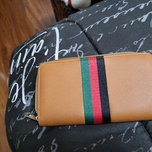 Stylish Tan Wallet with Bold Stripe